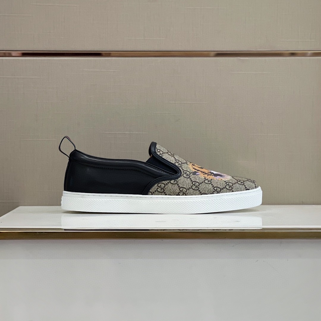 Gucci Men's GG Supreme Slip-On With Tiger Black And Gray For Men 456202 K5Z30 8979