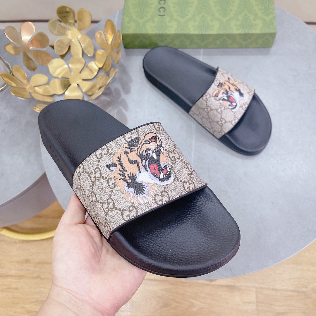 Gucci Men's Gucci Supreme Slides With Tiger Black And Gray For Men 408508