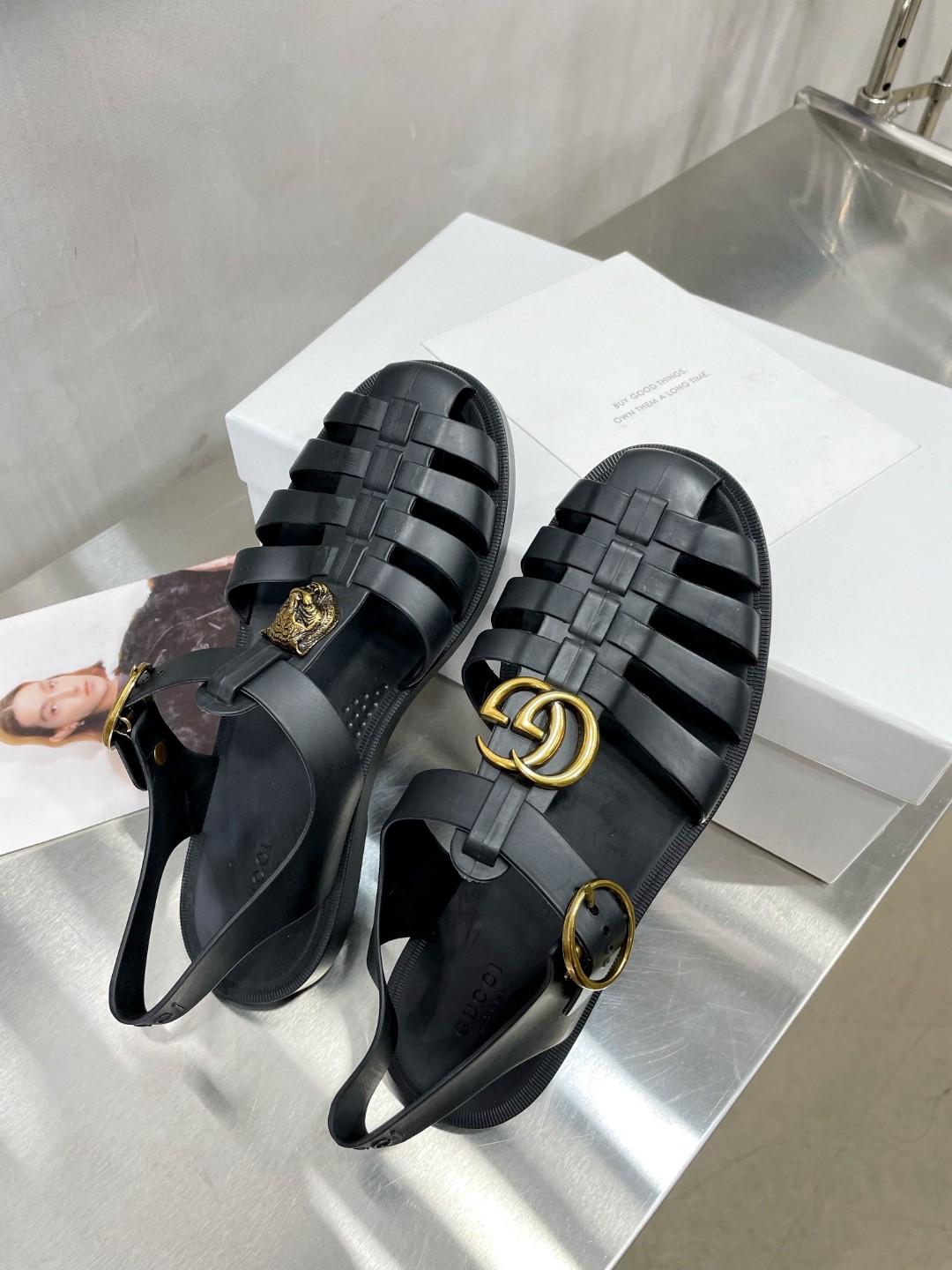 Gucci Men's Rubber Buckle Strap Sandal Black For Men 463463 J8700 1000