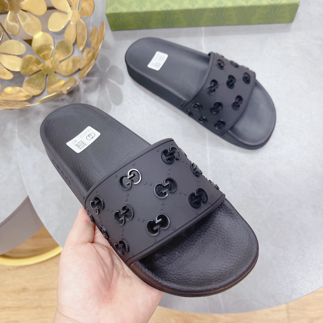 Gucci Men's Rubber GG Slide Sandals Black For Men 573922 JDR00 1000