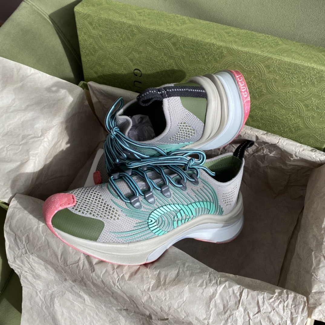 Gucci Run Men's Sneaker Gray For Men 680900