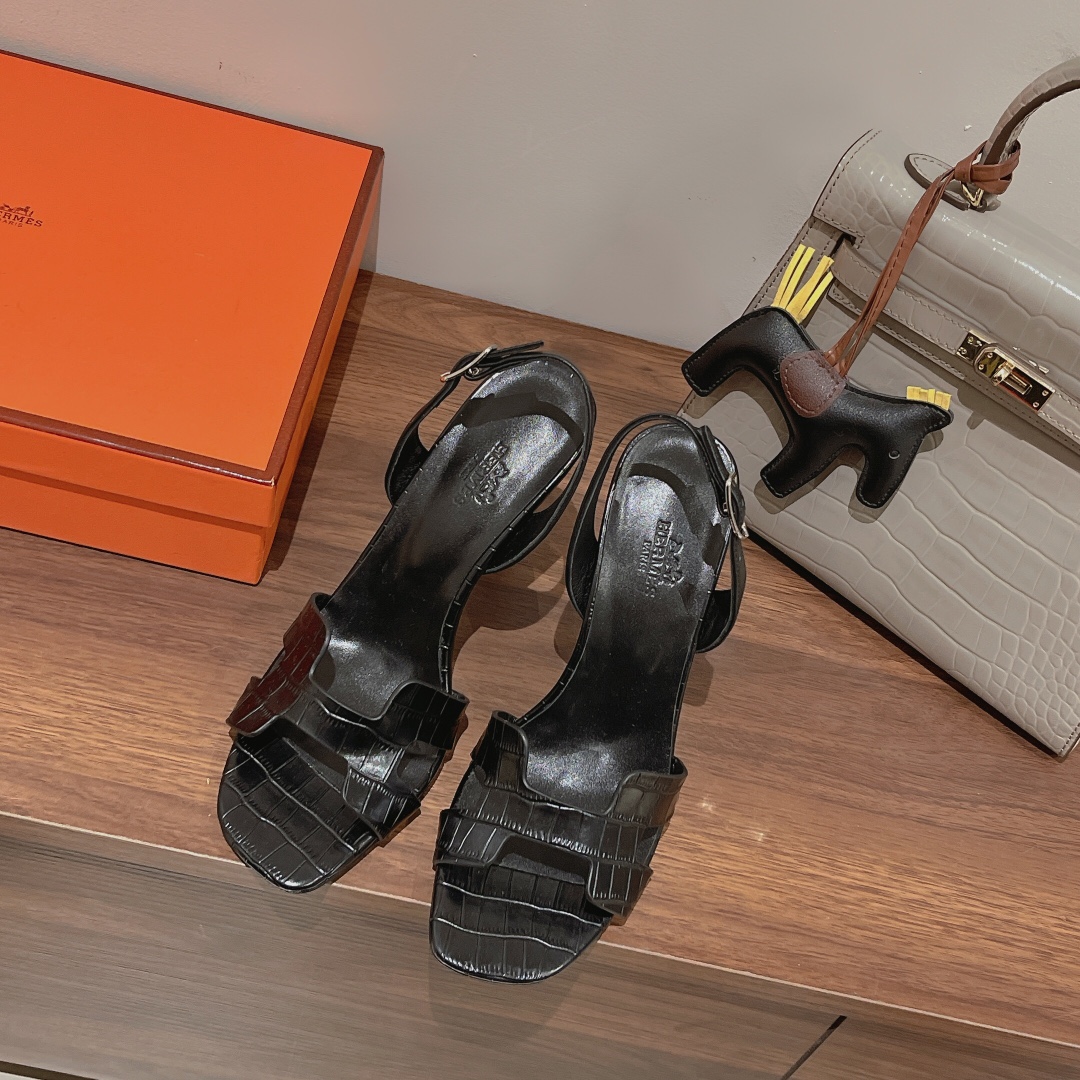 Hermes Ella Sandal Noir For Women 4.1in/10.5cm H221241Z 02360