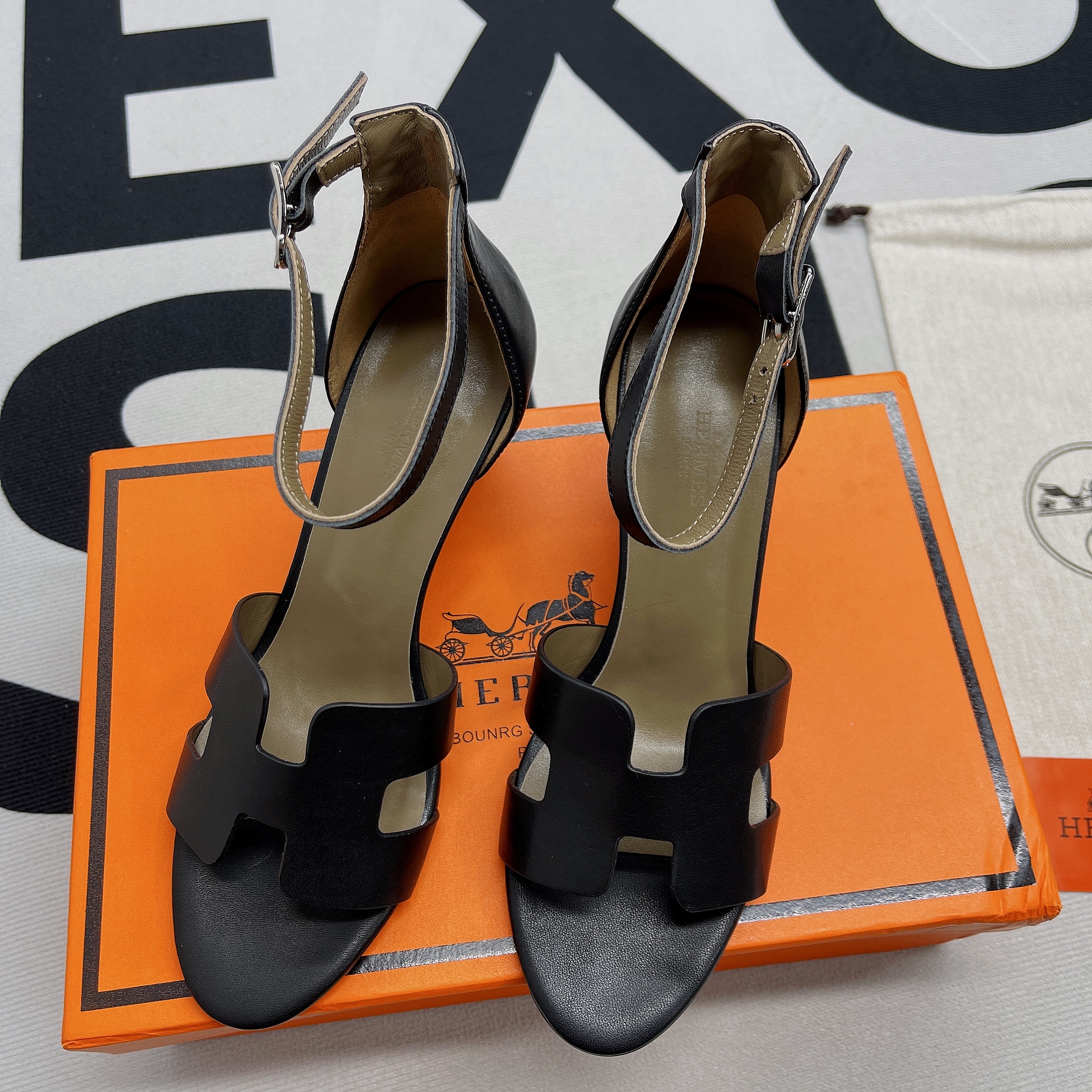Hermes Legend Sandals Calfskin Leather Spring/Summer Collection Noir