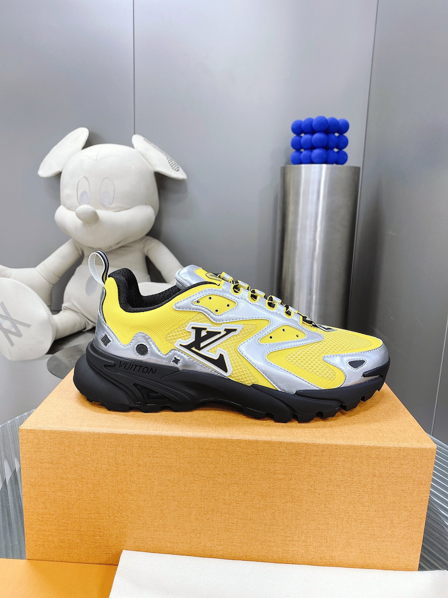 Louis Vuittion LV Runner Tatic Sneaker Yellow For Men LV 1AA3A8