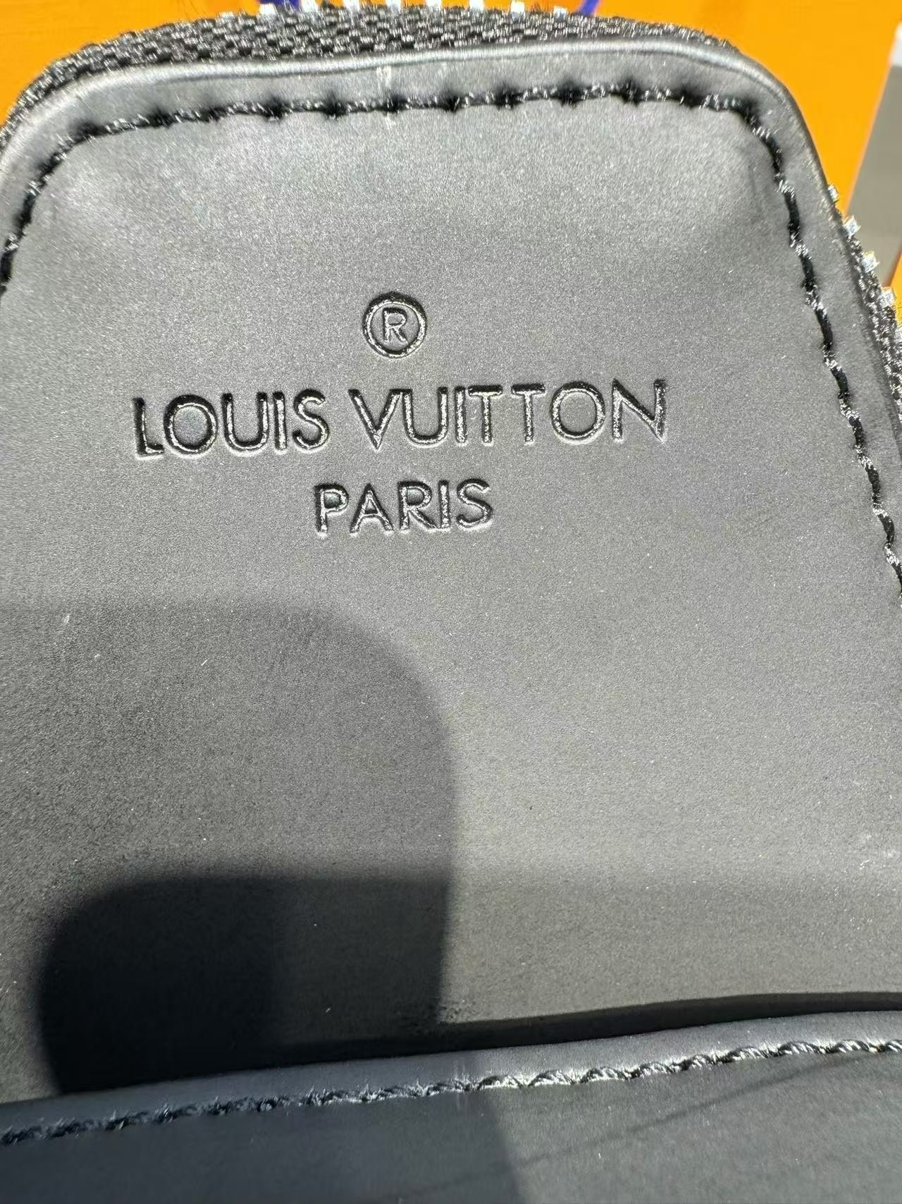 Louis Vuitton Avenue NM Slingbag Black For Men 31cm/12.2in -