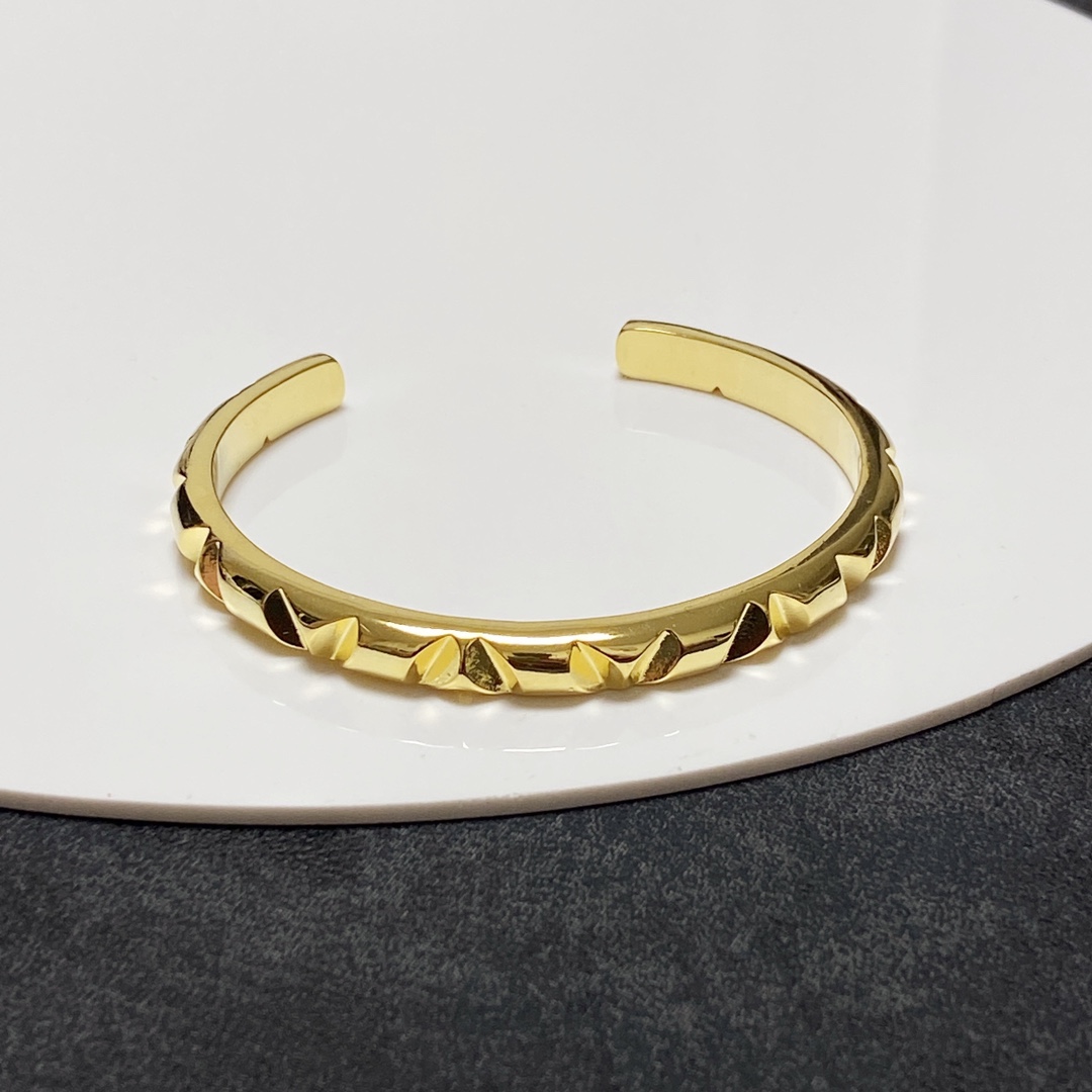 Louis Vuitton Bracelet Gold For Women