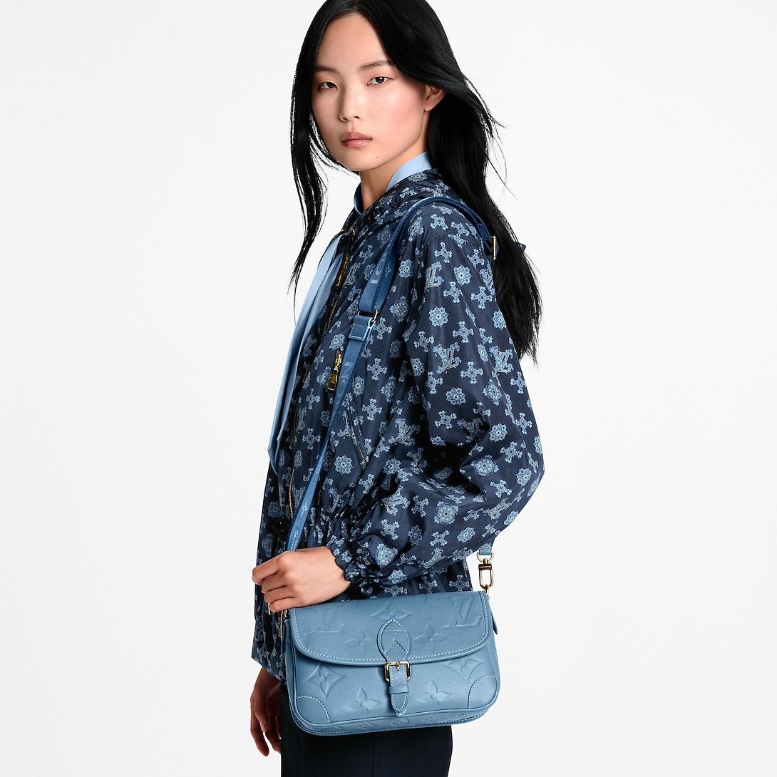 Louis Vuitton Diane Shoulder Bag 9.4in/ 24cm Blue Jean Gold Hardware For Women M27362