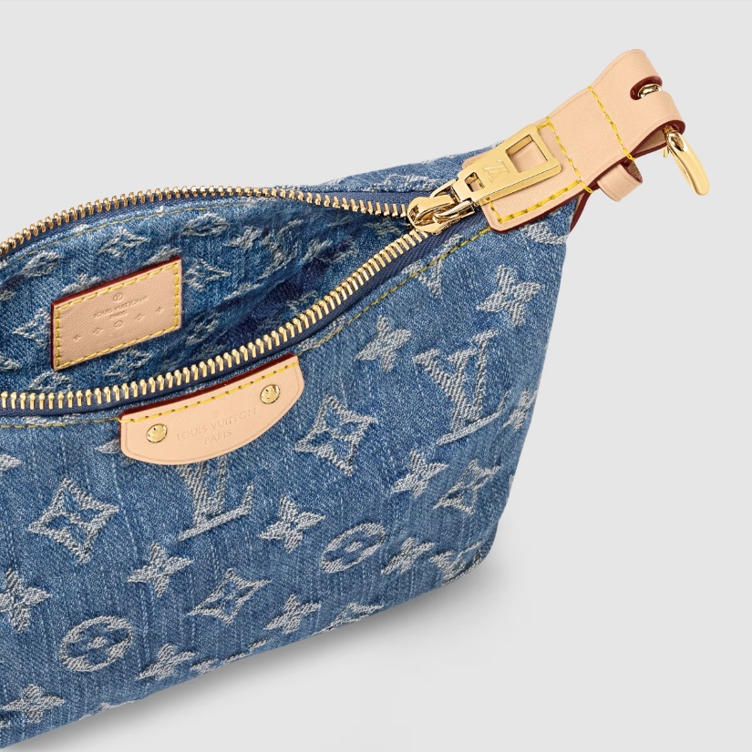 Louis Vuitton Hills Pochette Shoulder Bag 7.3in/ 18.5cm Blue Denim Gold Hardware For Women M82949