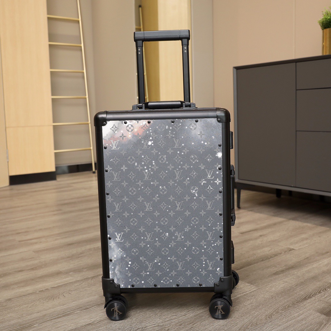 Louis Vuitton Horizon 55 Suitcase 21.7in/ 55cm Silver Black Hardware -