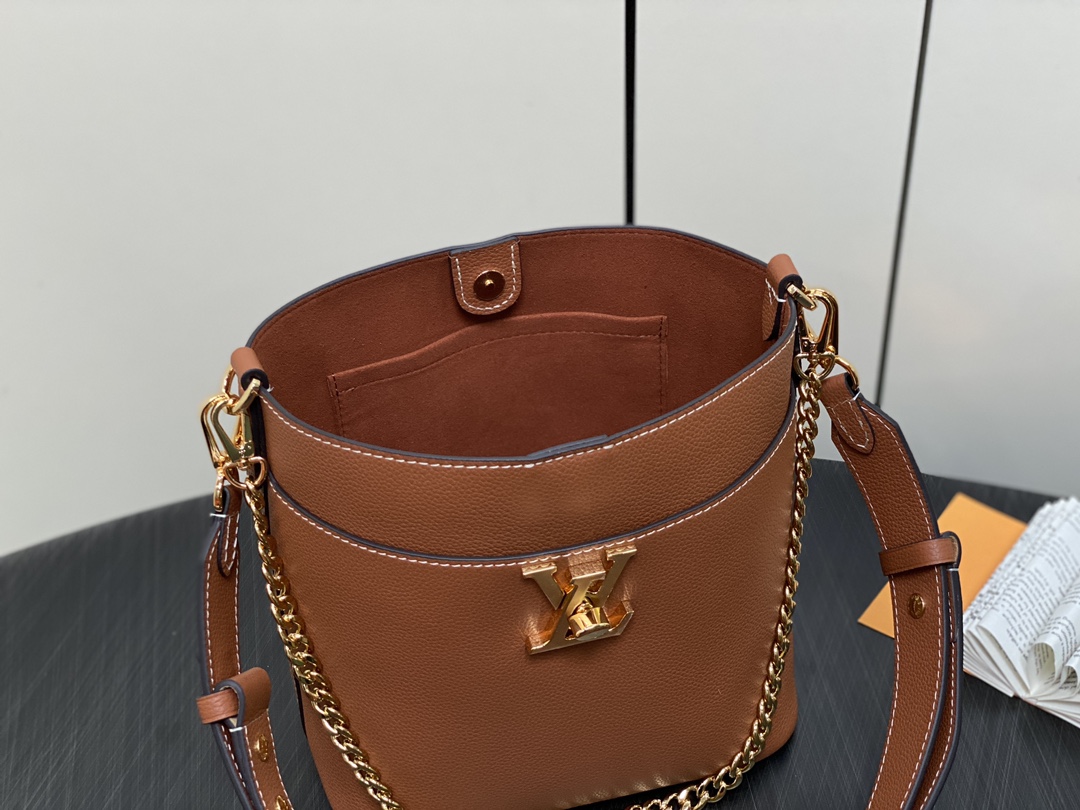 Louis Vuitton Lock and Walk Brown For Women 8.1in/20.5cm M24165