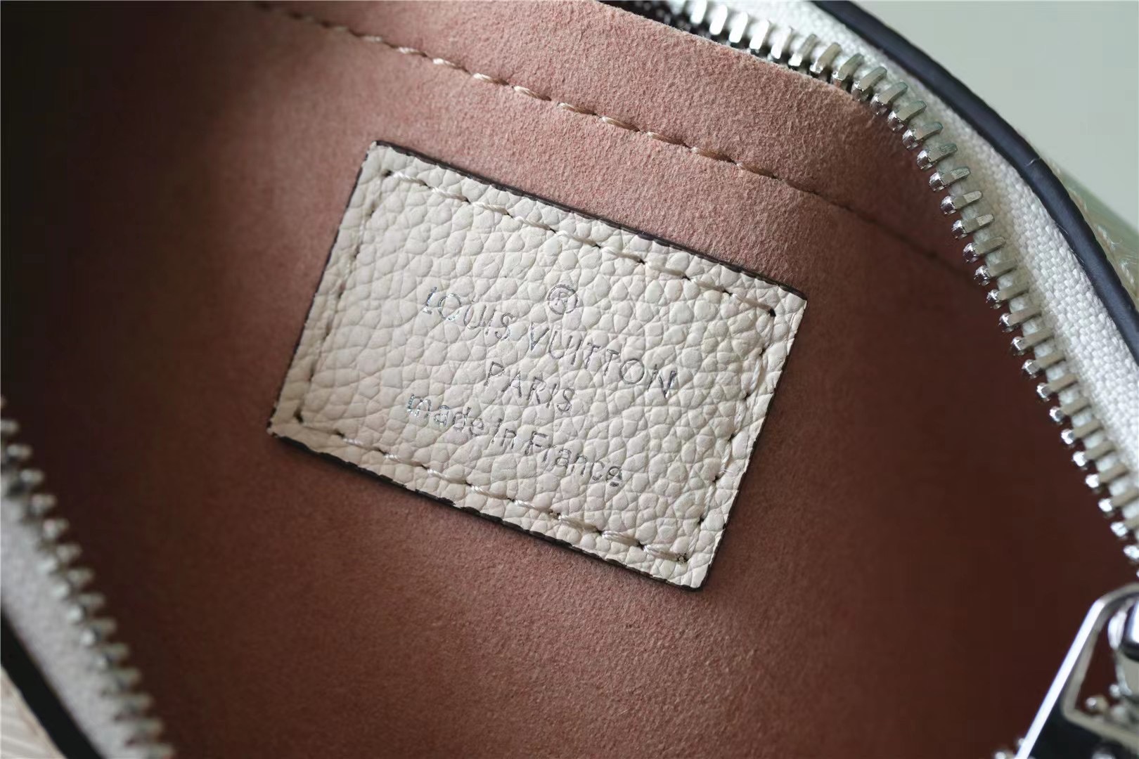 Louis Vuitton Marellini White For Women 7.5in/19cm M20999