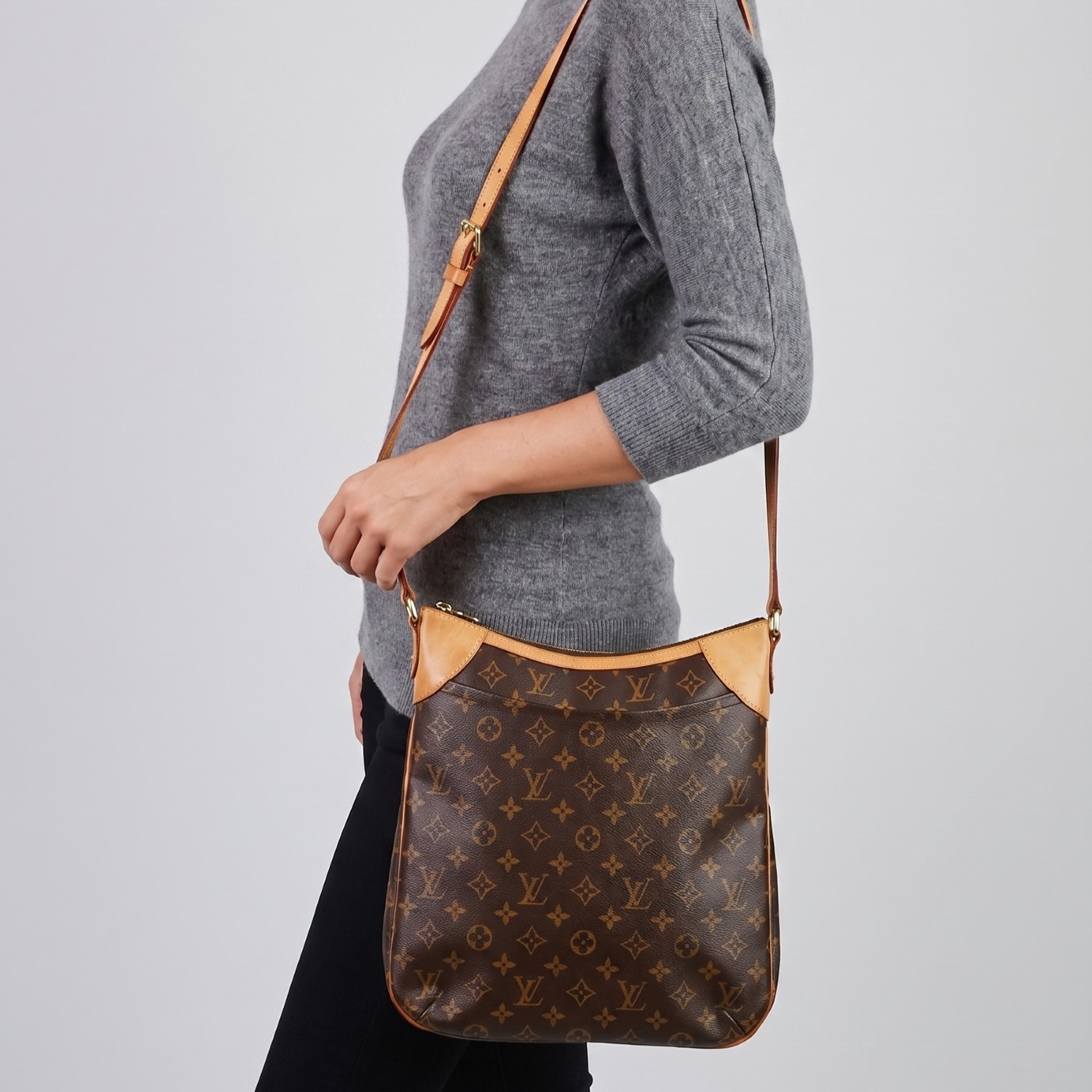 Louis Vuitton Odeon MM Monogram Canvas Shoulder Bag For Women 12.2in/31cm M56389
