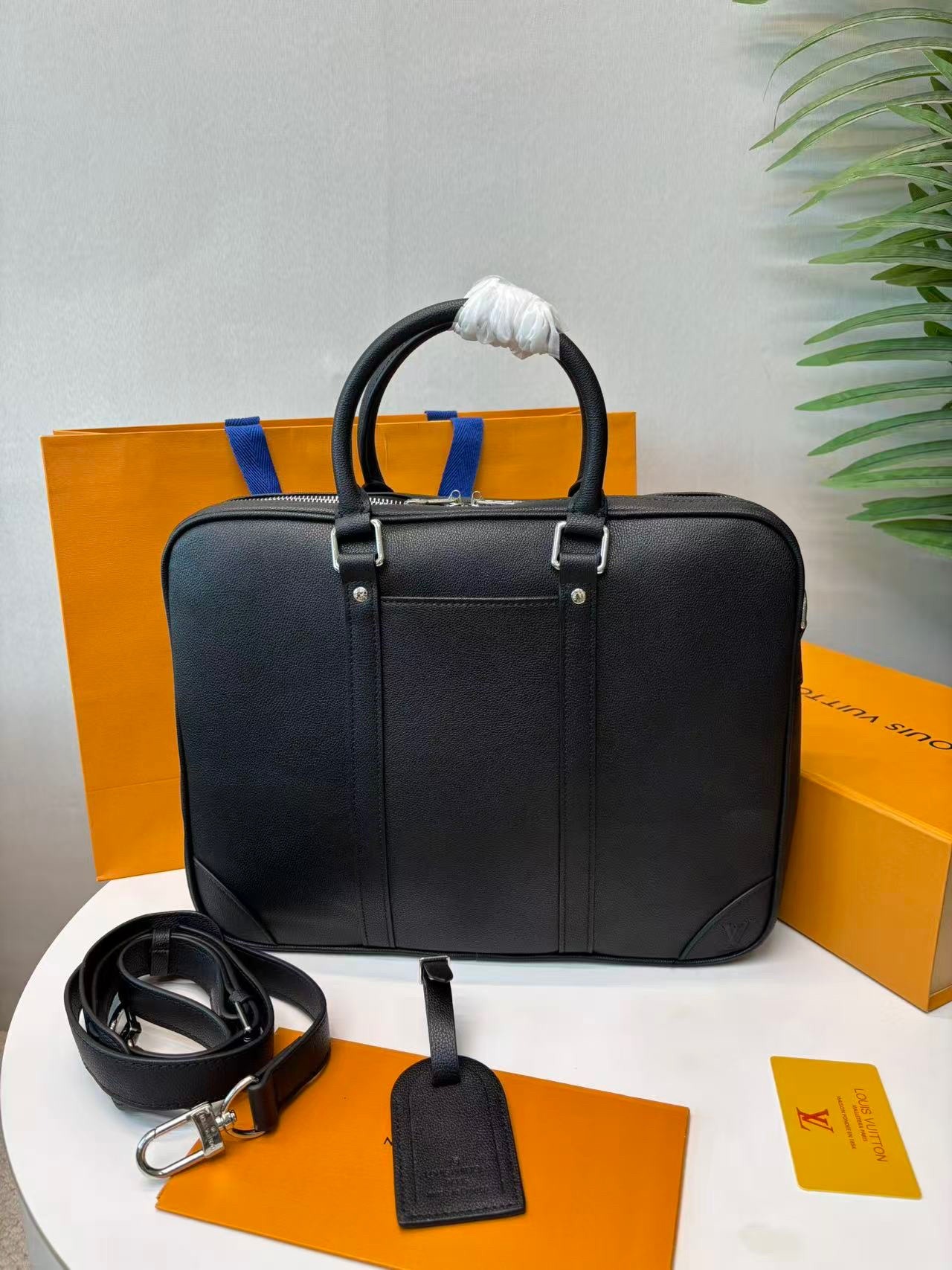 Louis Vuitton Porte-Documents Voyage PM Black For Men 36.5cm / 14.4in M30925 -
