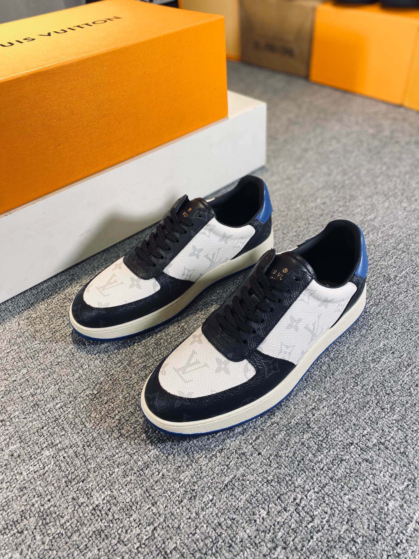 Louis Vuitton Rivoli Sneaker Black And White For Men LV