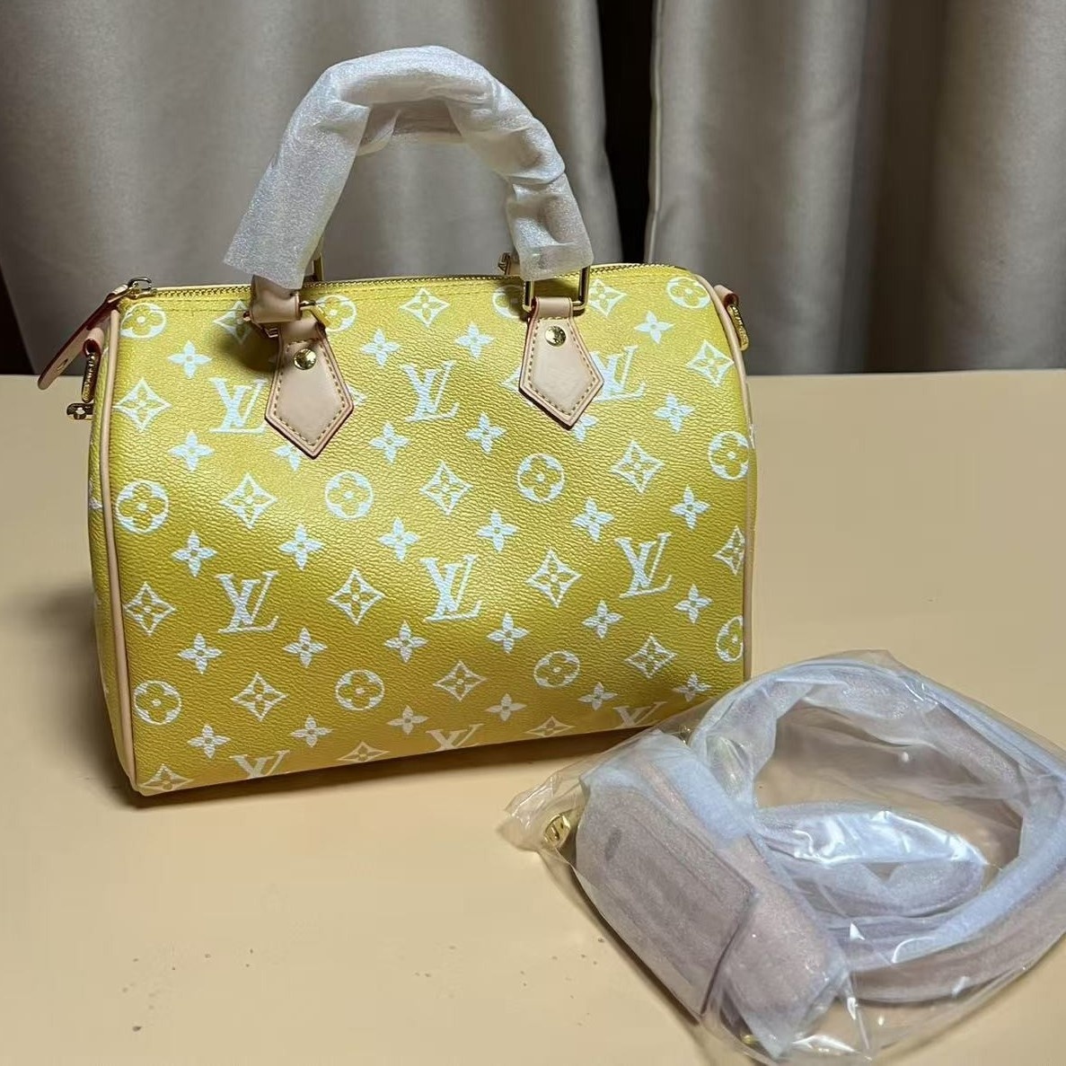 Louis Vuitton Speedy P9 Bandouliere 25 Top Handle Bag 9.8in/ 25cm Yellow Gold Hardware For Men M24426