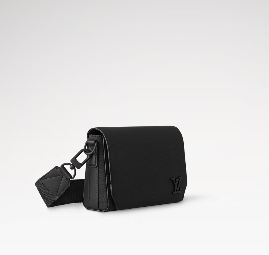 Louis Vuitton Takeoff Messenger PM Noir For Men 8.7in/22cm M24769