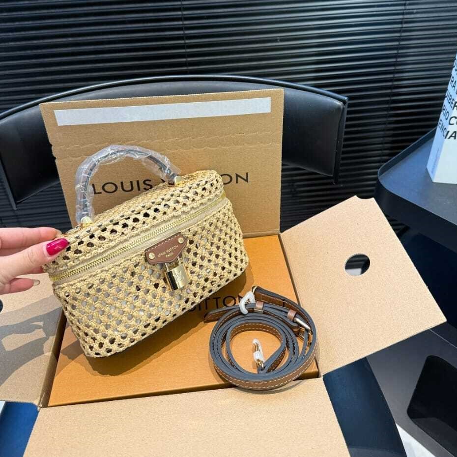 Louis Vuitton Vanity Chain Pouch 7.5in/ 19cm Natural Tan Raffia Gold Hardware For Women M14303